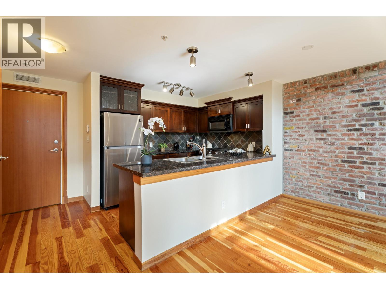 201 10 Renaissance Square, New Westminster, British Columbia  V3M 7B1 - Photo 6 - R3087302