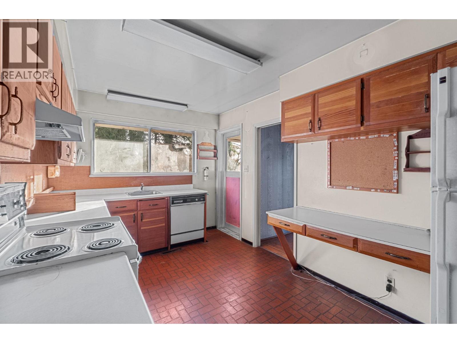 885 Porter Street, Coquitlam, British Columbia  V3J 5B9 - Photo 7 - R3087313