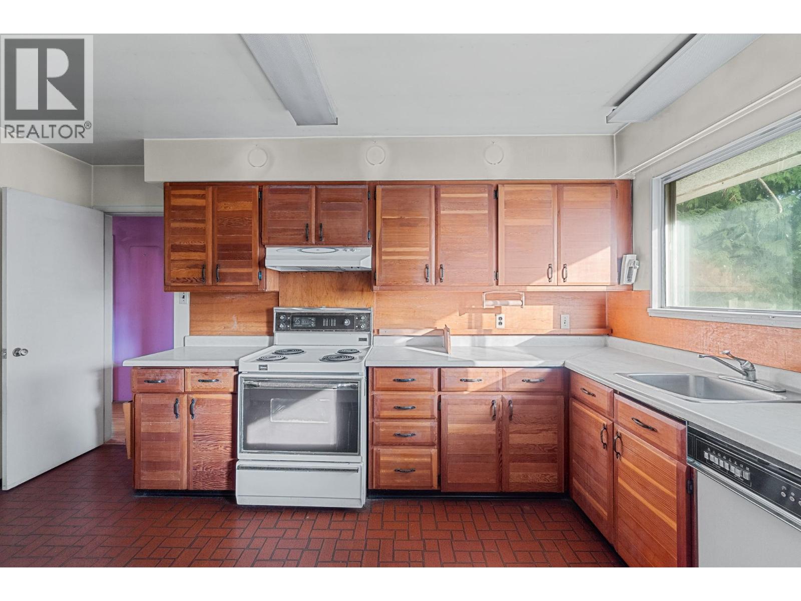 885 Porter Street, Coquitlam, British Columbia  V3J 5B9 - Photo 8 - R3087313