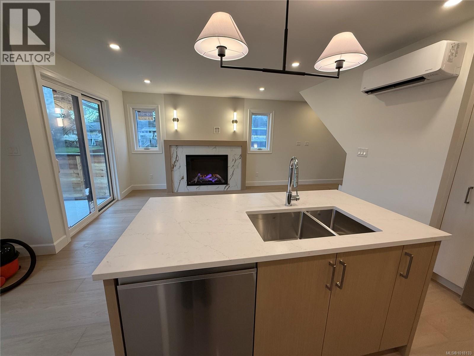 1 3513 Henderson Rd, Oak Bay, British Columbia  V8R 3K5 - Photo 13 - 1018133