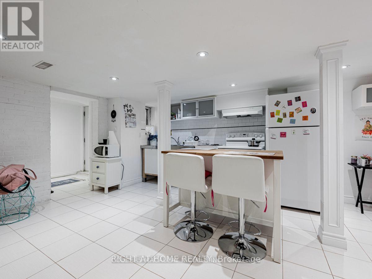 BASEMENT - 1069 COLLEGE STREET, Toronto, Ontario