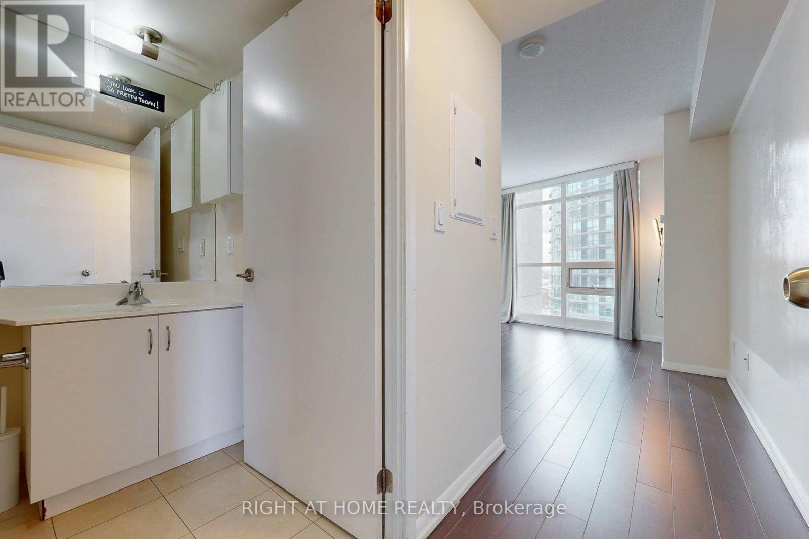 1710 - 215 Fort York Boulevard, Toronto, Ontario  M5V 4A2 - Photo 18 - C12764618