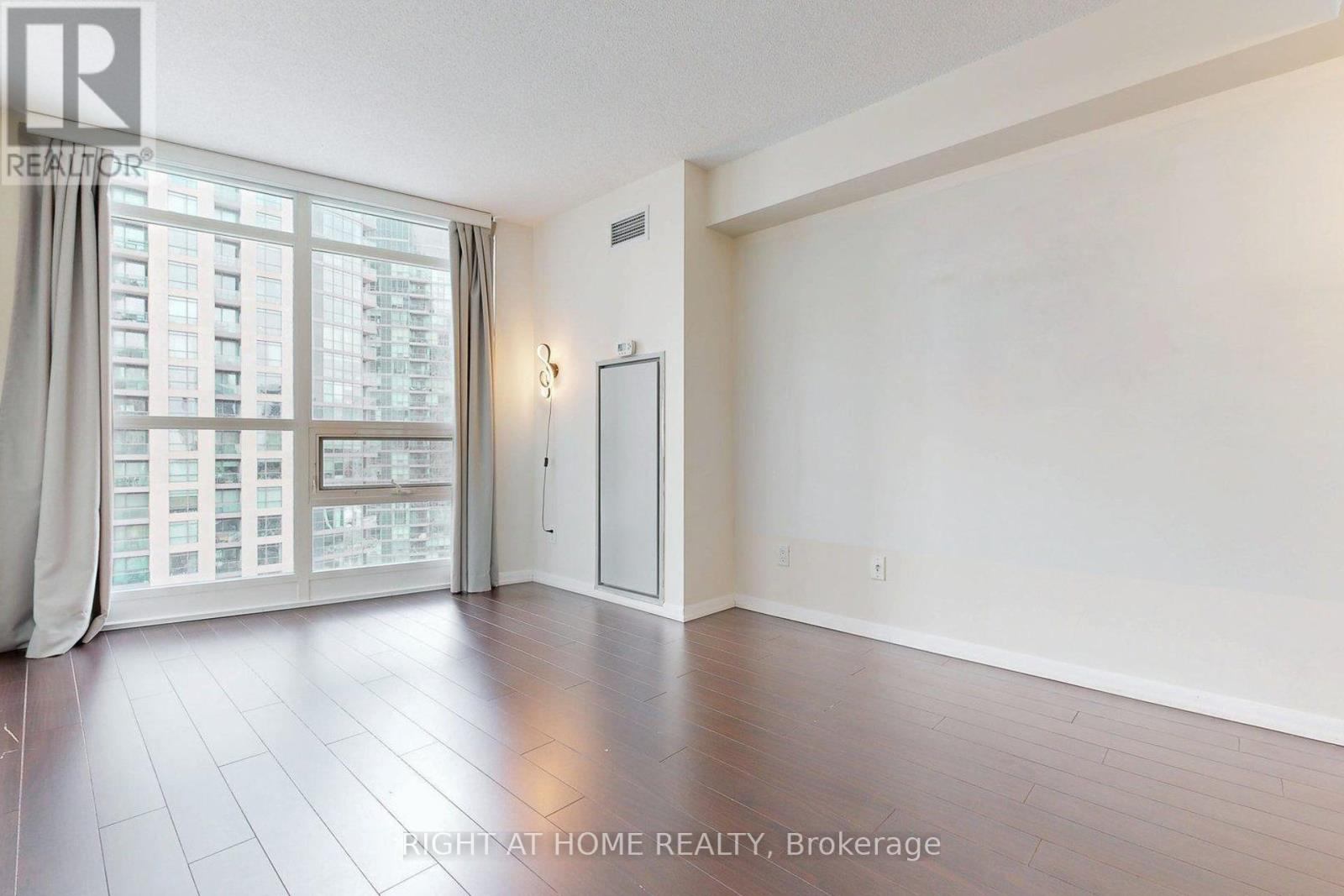 1710 - 215 Fort York Boulevard, Toronto, Ontario  M5V 4A2 - Photo 21 - C12764618