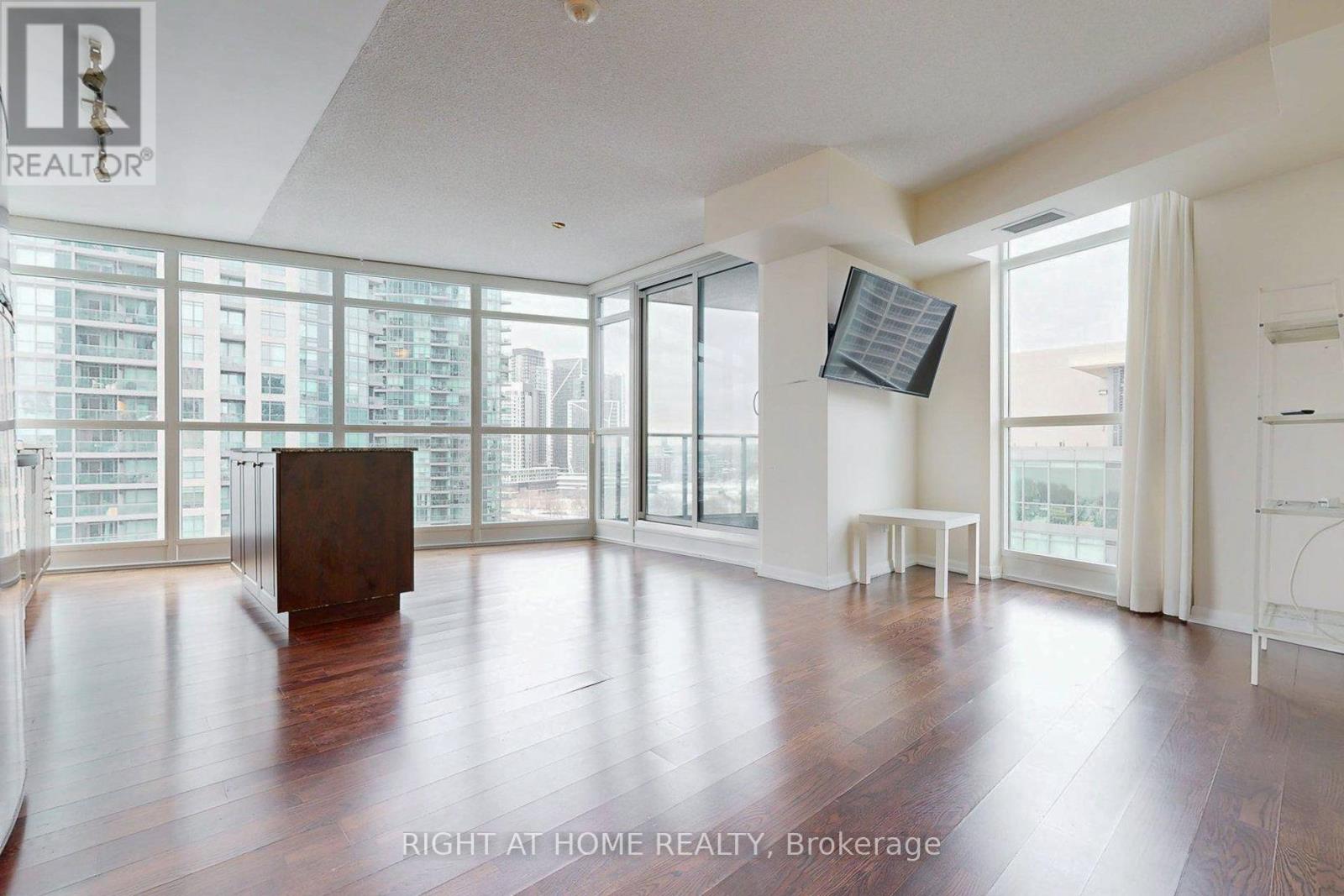 1710 - 215 Fort York Boulevard, Toronto, Ontario  M5V 4A2 - Photo 3 - C12764618