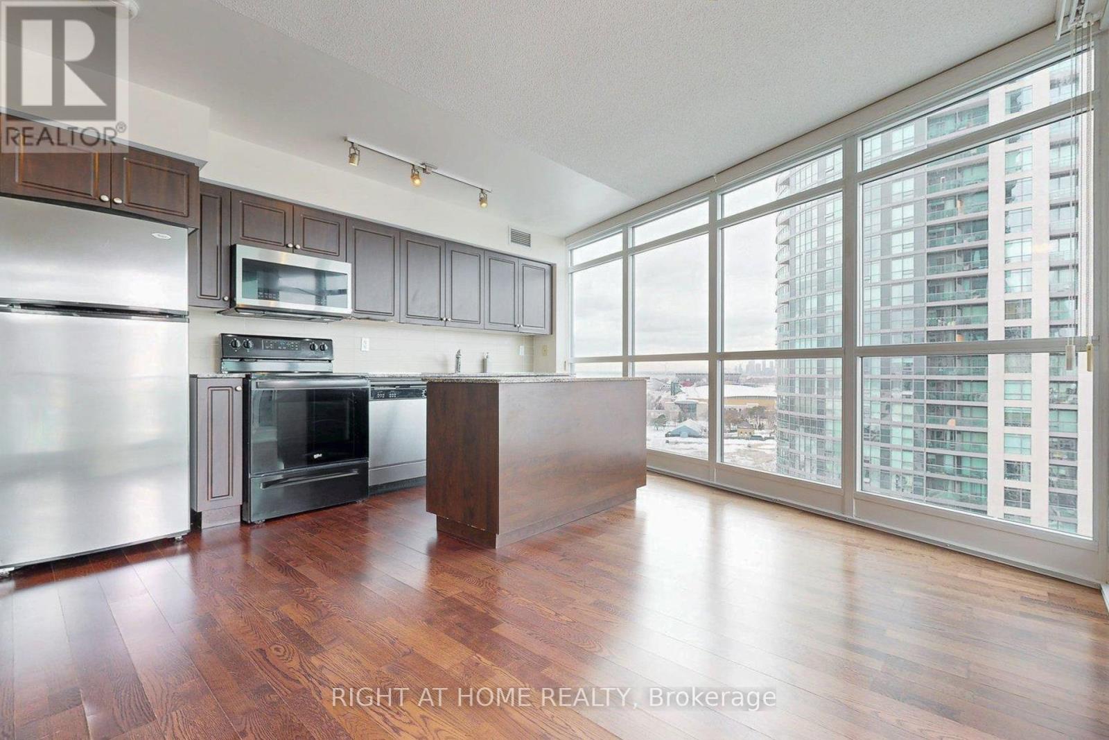 1710 - 215 Fort York Boulevard, Toronto, Ontario  M5V 4A2 - Photo 5 - C12764618