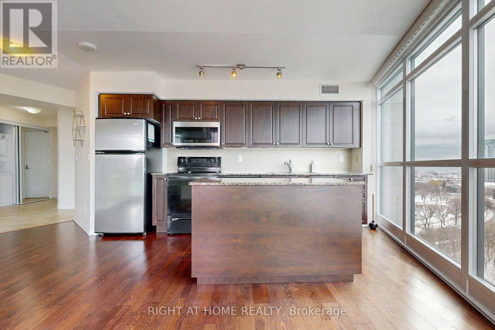 1710 - 215 Fort York Boulevard, Toronto, Ontario  M5V 4A2 - Photo 6 - C12764618