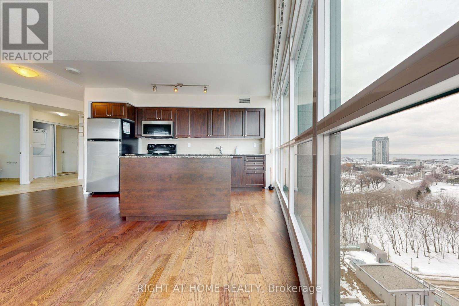 1710 - 215 Fort York Boulevard, Toronto, Ontario  M5V 4A2 - Photo 7 - C12764618