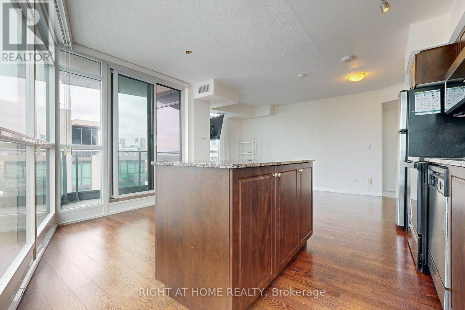 1710 - 215 Fort York Boulevard, Toronto, Ontario  M5V 4A2 - Photo 9 - C12764618