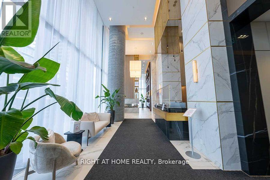 307 - 950 Portage Parkway, Vaughan, Ontario  L4K 0J7 - Photo 3 - N12764614