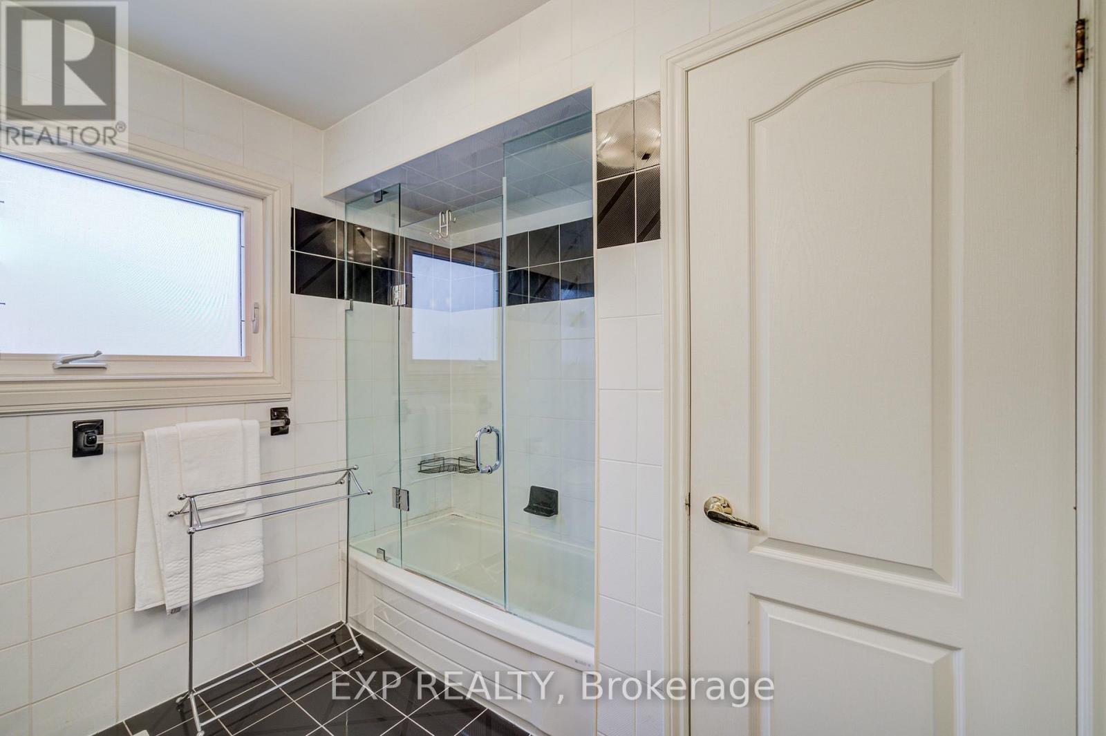 372 Greenock Drive, Vaughan, Ontario  L6A 1M5 - Photo 34 - N12763650