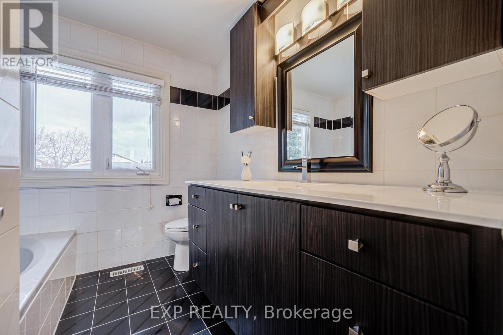 372 Greenock Drive, Vaughan, Ontario  L6A 1M5 - Photo 28 - N12763650