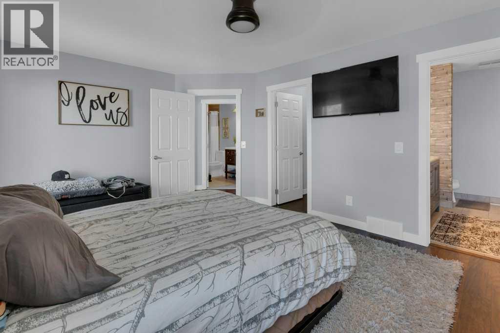 10832 Valley Springs Road Nw, Calgary, Alberta  T3B 5R2 - Photo 11 - A2282530