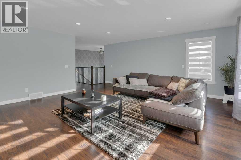 10832 Valley Springs Road Nw, Calgary, Alberta  T3B 5R2 - Photo 8 - A2282530