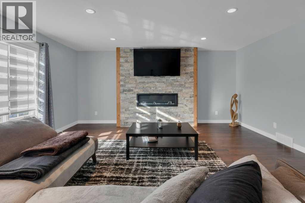 10832 Valley Springs Road Nw, Calgary, Alberta  T3B 5R2 - Photo 9 - A2282530