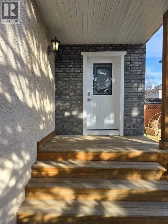 10832 Valley Springs Road Nw, Calgary, Alberta  T3B 5R2 - Photo 3 - A2282530