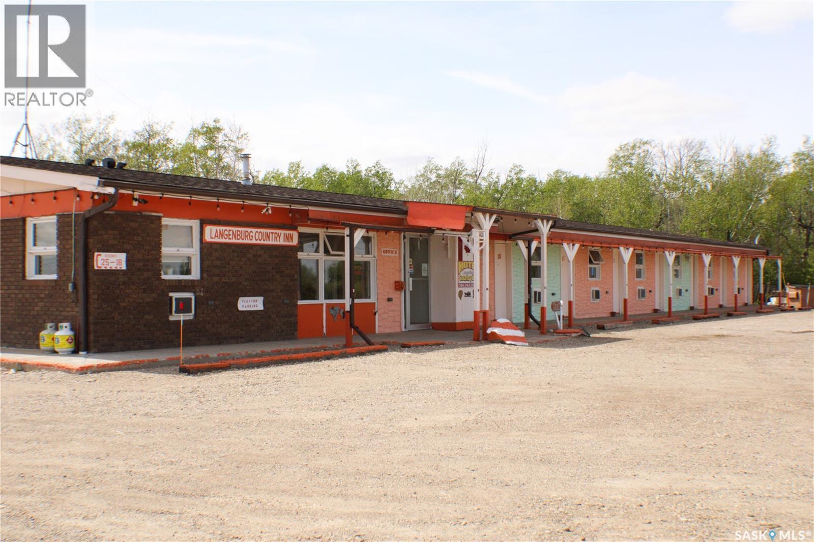 1041 Kaiser William Avenue, Langenburg, Saskatchewan  S0A 2A0 - Photo 3 - SK028058