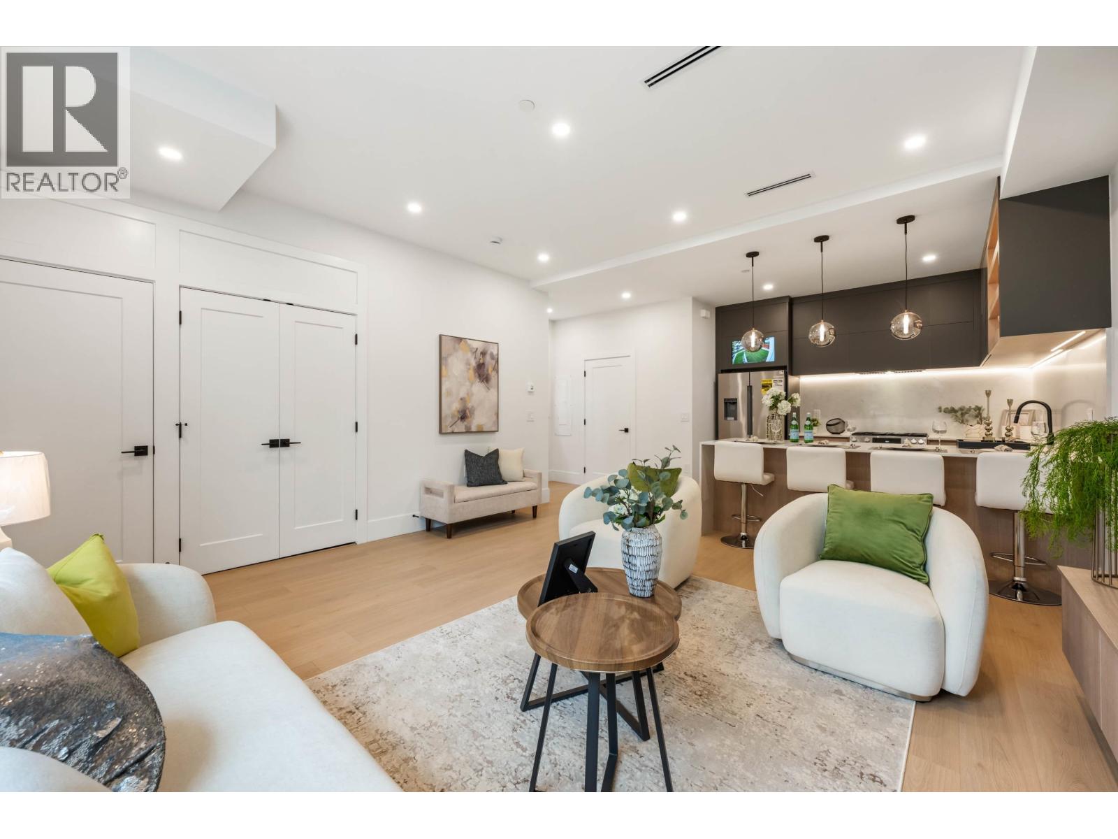 Listing Picture 7 of 38 : 4 3065 CHARLES STREET, Vancouver / 溫哥華 - 魯藝地產 Yvonne Lu Group - MLS Medallion Club Member