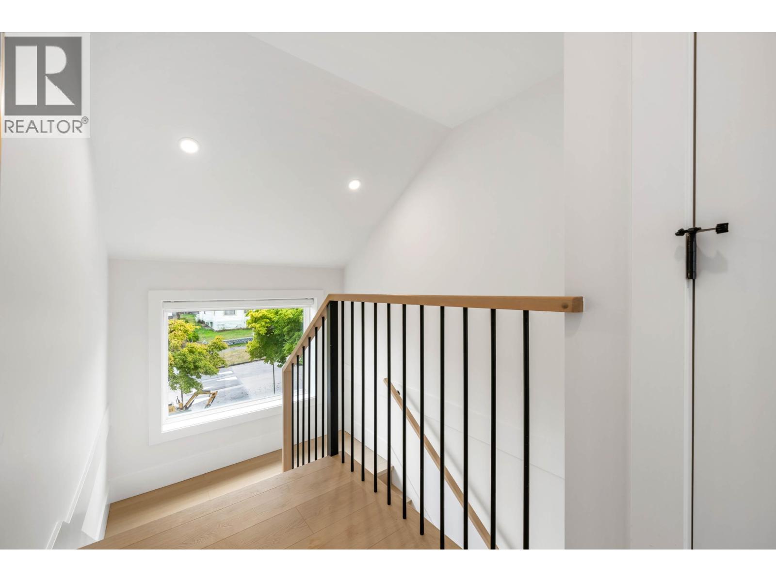 Listing Picture 36 of 38 : 4 3065 CHARLES STREET, Vancouver / 溫哥華 - 魯藝地產 Yvonne Lu Group - MLS Medallion Club Member