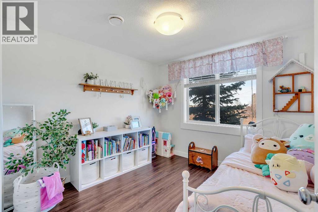 6, 59 West Coach Manor Sw, Calgary, Alberta  T3H 1R7 - Photo 18 - A2284349