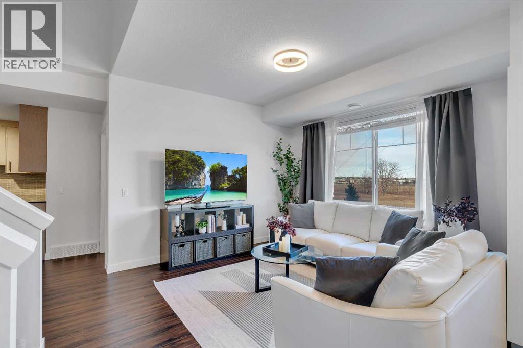 6, 59 West Coach Manor Sw, Calgary, Alberta  T3H 1R7 - Photo 6 - A2284349