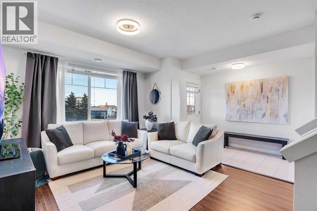 6, 59 West Coach Manor Sw, Calgary, Alberta  T3H 1R7 - Photo 5 - A2284349