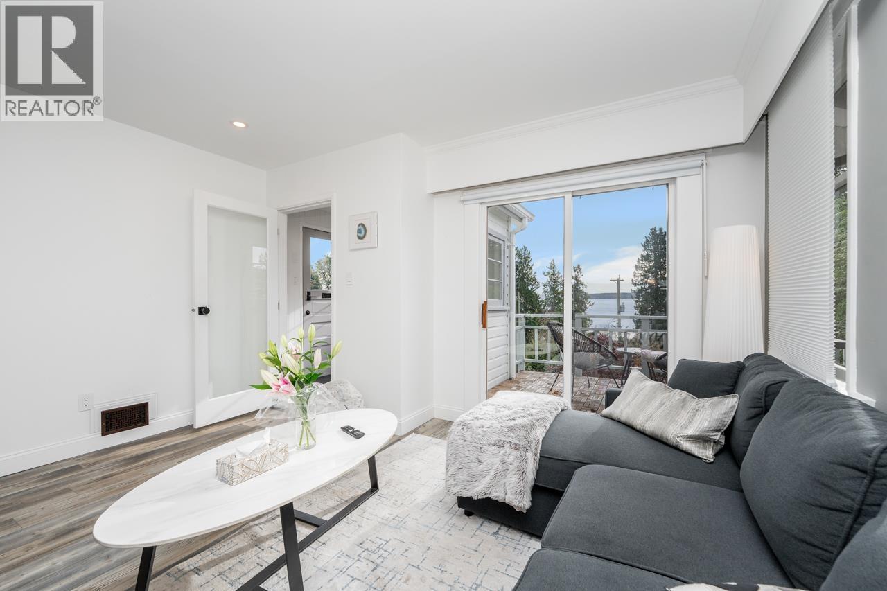 3245 Travers Avenue, West Vancouver, British Columbia  V7V 1G5 - Photo 2 - R3066649