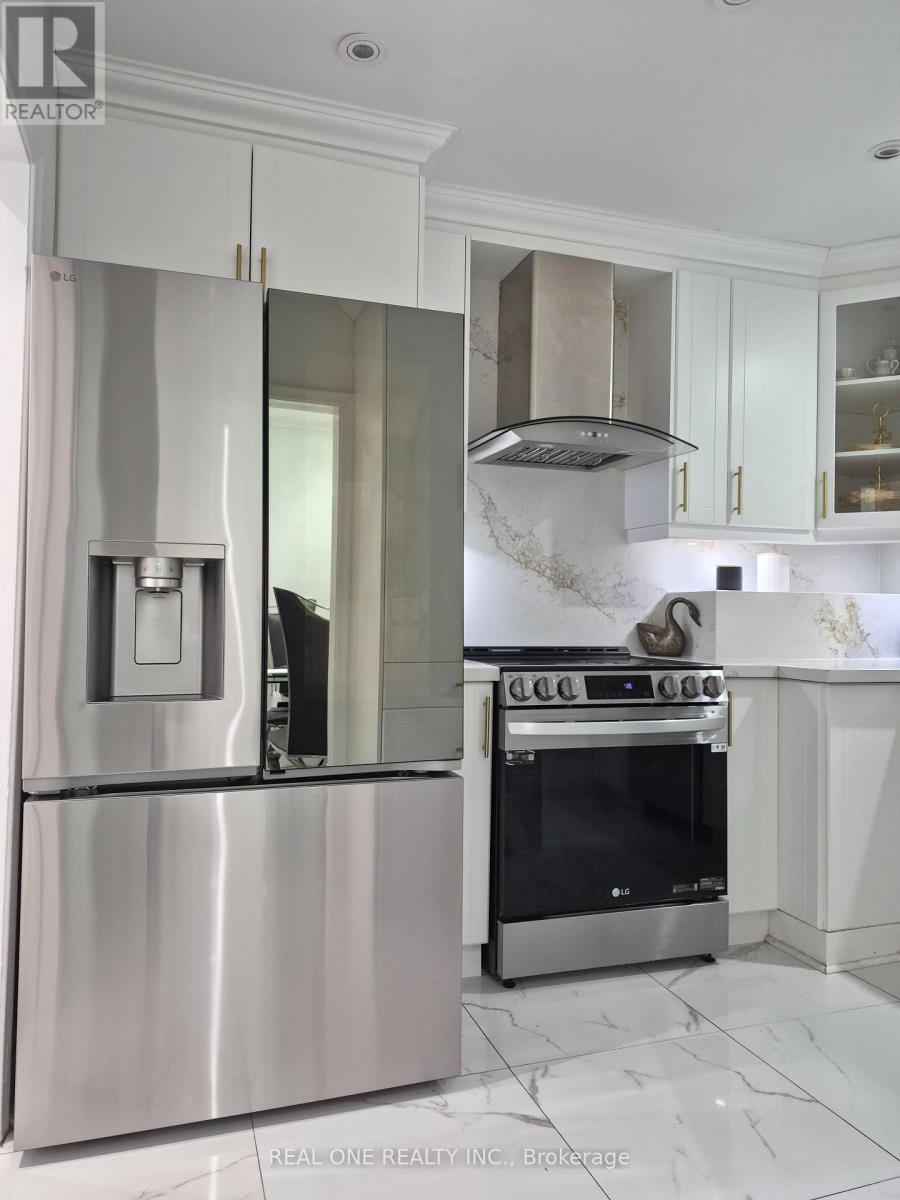 18 Courton Drive, Toronto, Ontario  M1R 1K8 - Photo 7 - E12756158