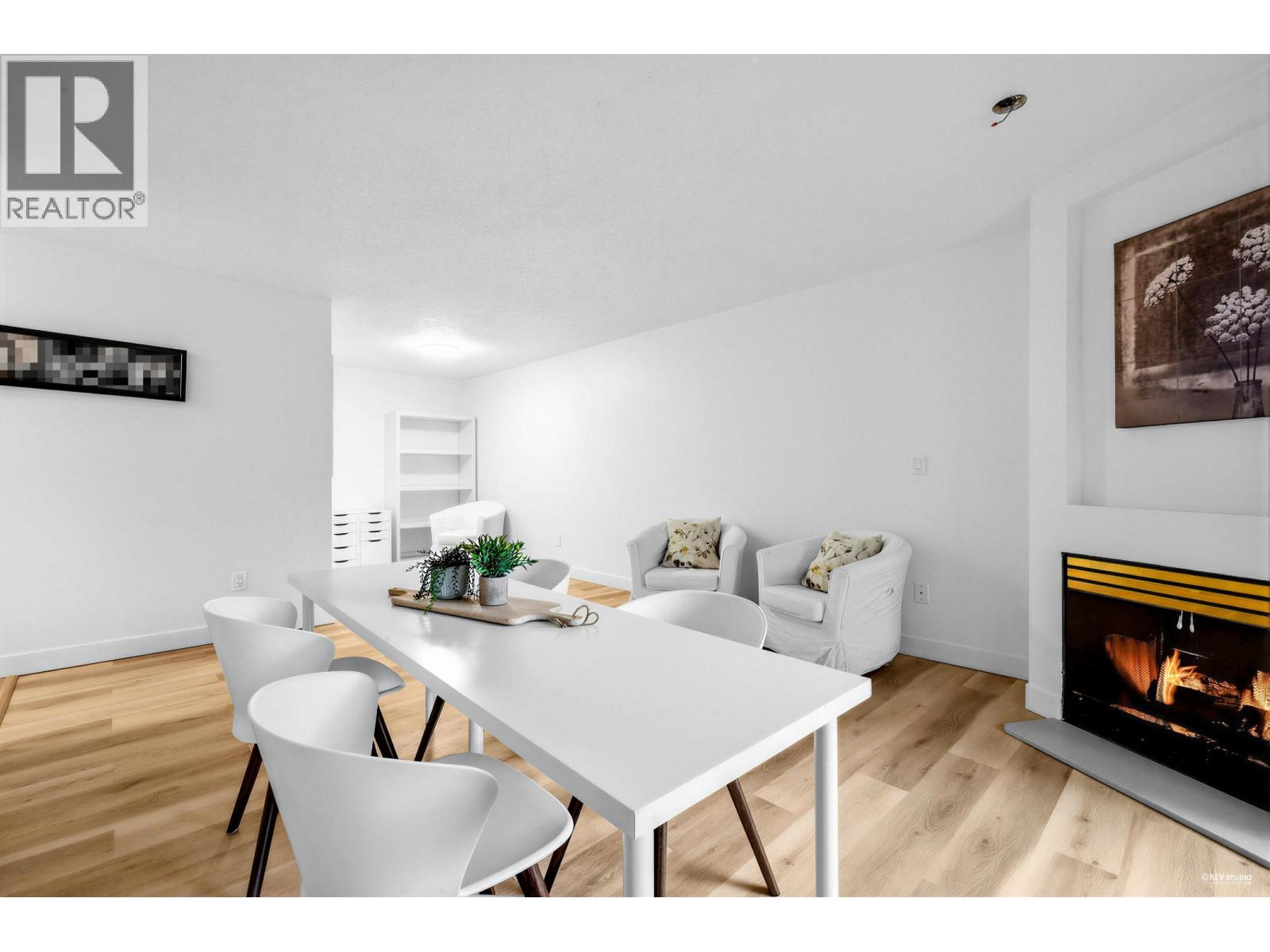 107 2925 Glen Drive, Coquitlam, British Columbia  V3B 7H9 - Photo 1 - R3087317