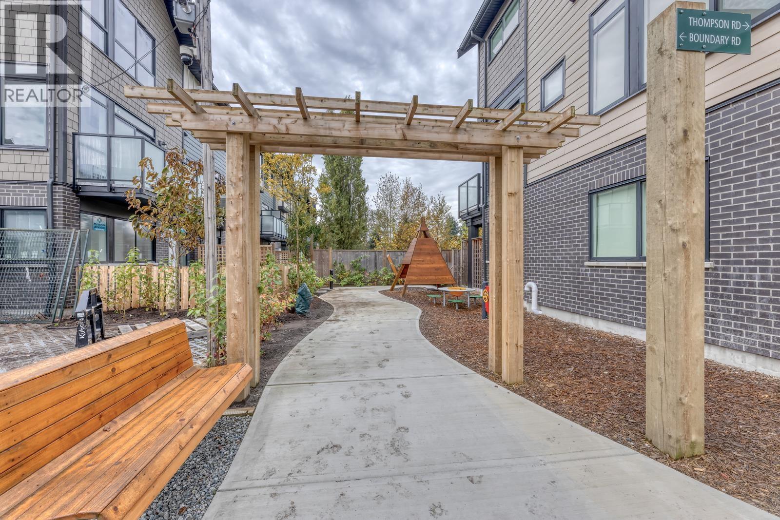 Listing Picture 35 of 40 : 54 4337 BOUNDARY ROAD, Richmond / 烈治文 - 魯藝地產 Yvonne Lu Group - MLS Medallion Club Member