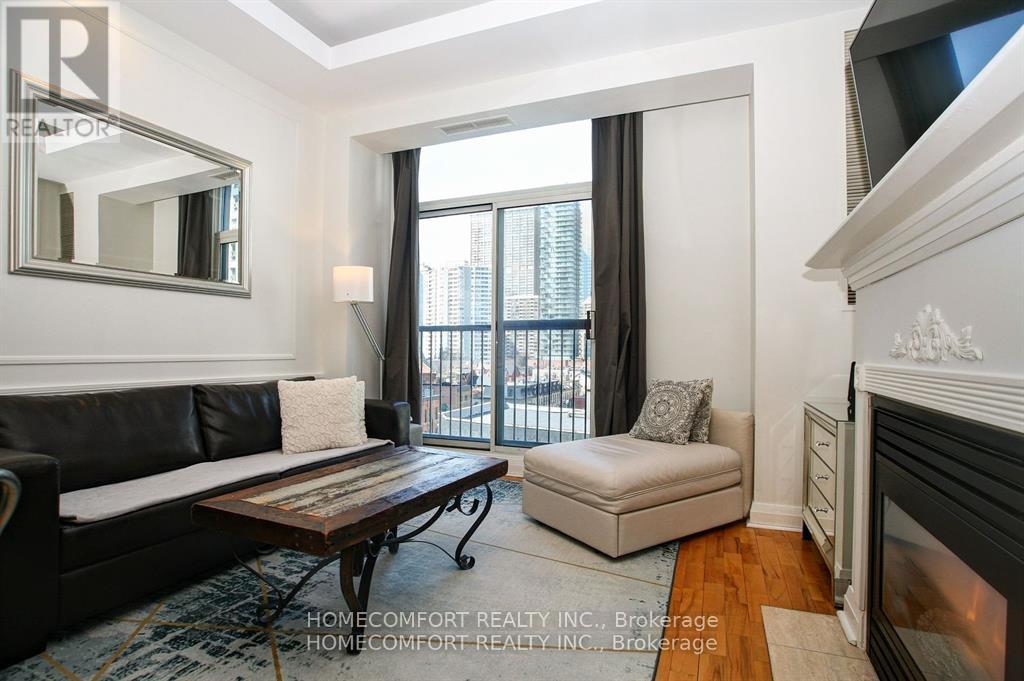 701 - 8 Wellesley Street E, Toronto, Ontario  M4Y 3B2 - Photo 1 - C12764668