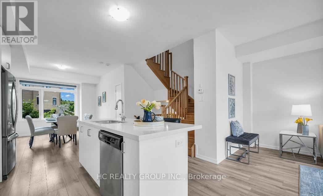 97 Crimson Forest Drive, Vaughan (Patterson), Ontario  L6A 5C6 - Photo 5 - N12764658