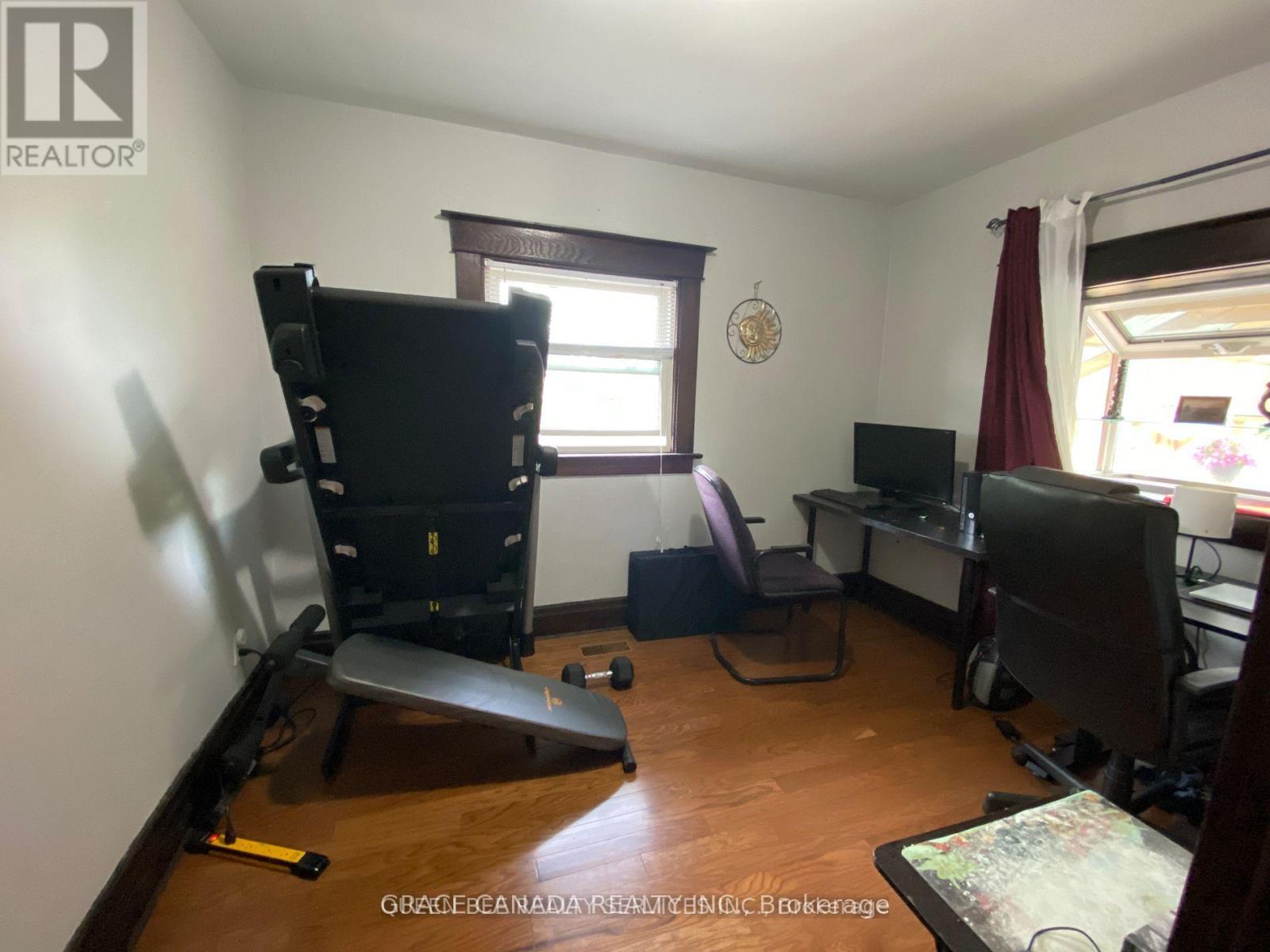 - Main - 4765 Sixth Avenue, Niagara Falls, Ontario  L2E 4T6 - Photo 3 - X12764672