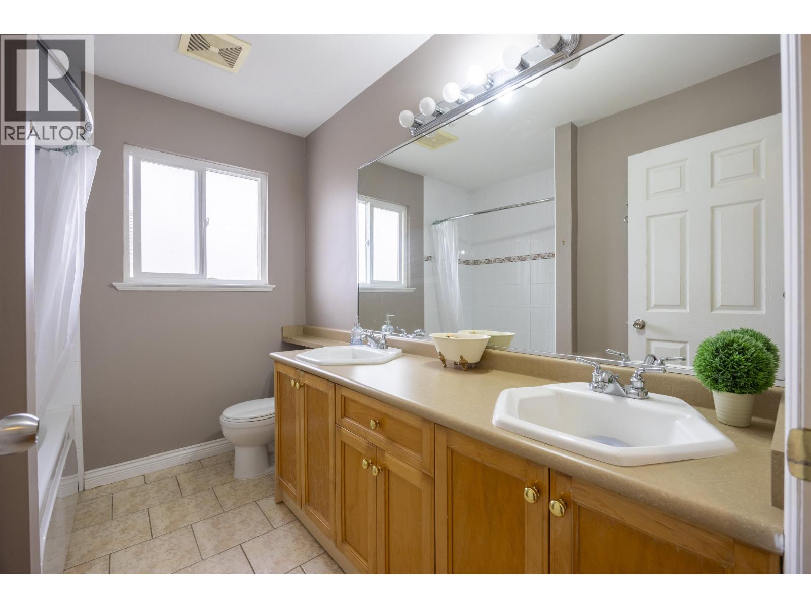 Listing Picture 15 of 17 : 4573 NO. 5 ROAD, Richmond / 烈治文 - 魯藝地產 Yvonne Lu Group - MLS Medallion Club Member