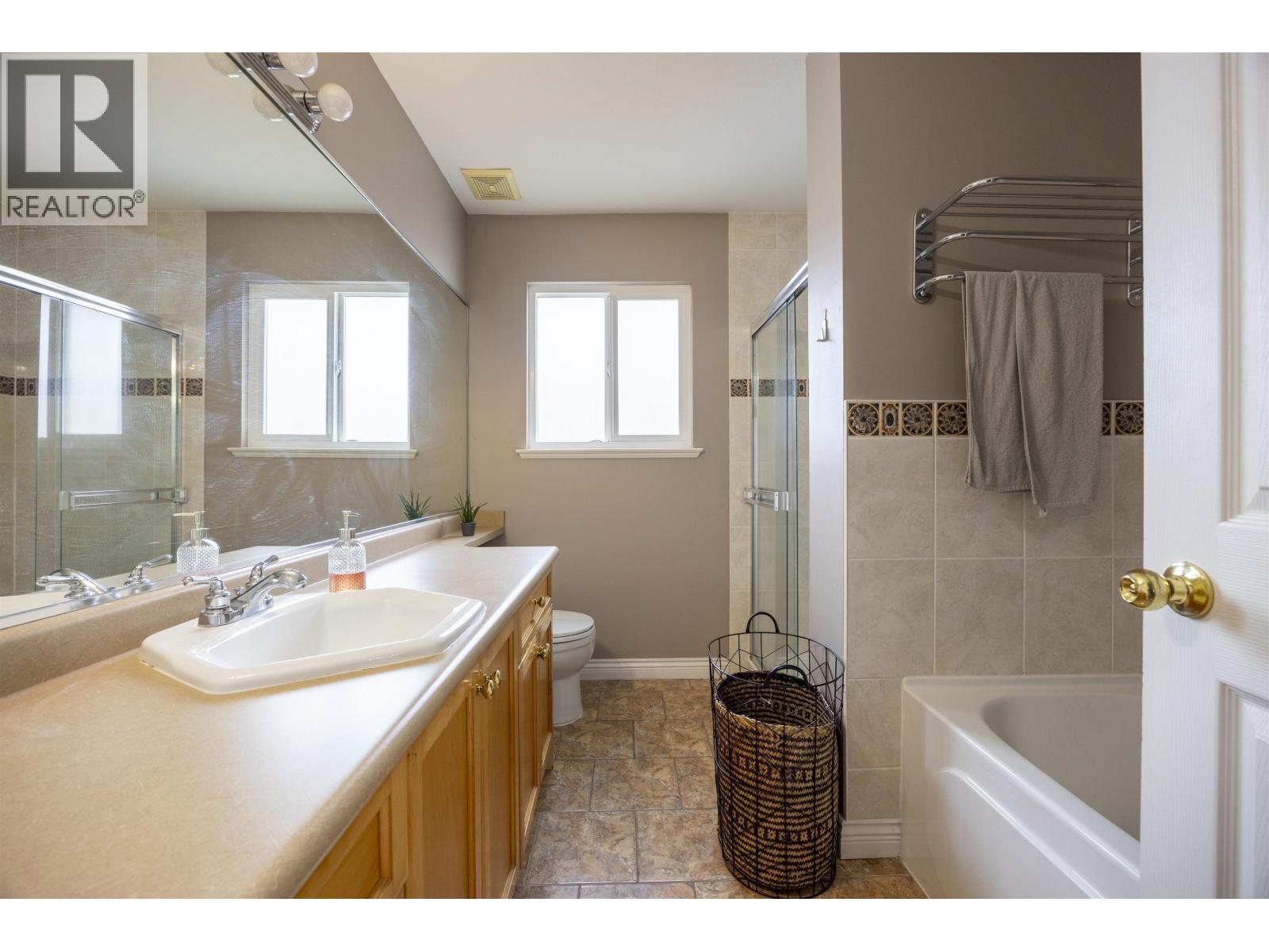 Listing Picture 16 of 17 : 4573 NO. 5 ROAD, Richmond / 烈治文 - 魯藝地產 Yvonne Lu Group - MLS Medallion Club Member