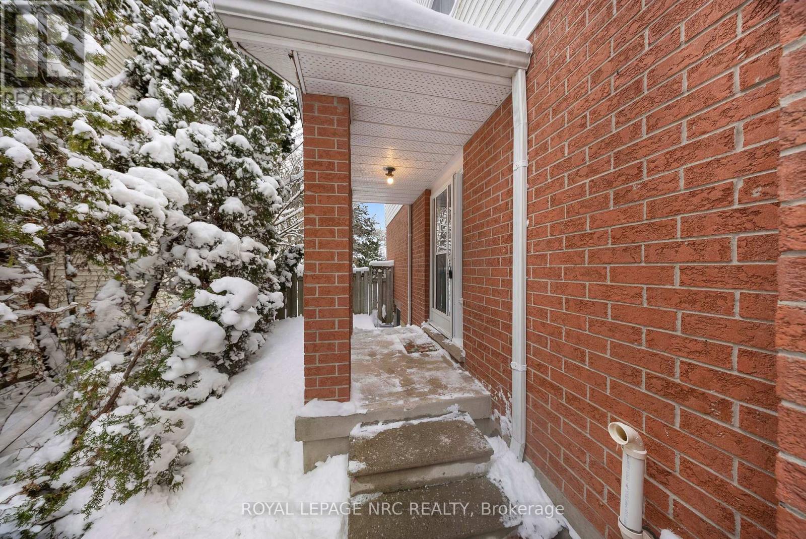 41 Huntington Lane, St. Catharines, Ontario  L2S 3R5 - Photo 3 - X12764688