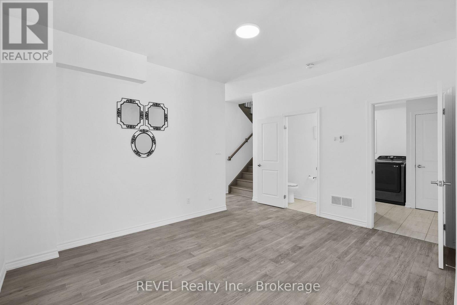 32 Hildred Street, Welland, Ontario  L3B 0J9 - Photo 4 - X12764698