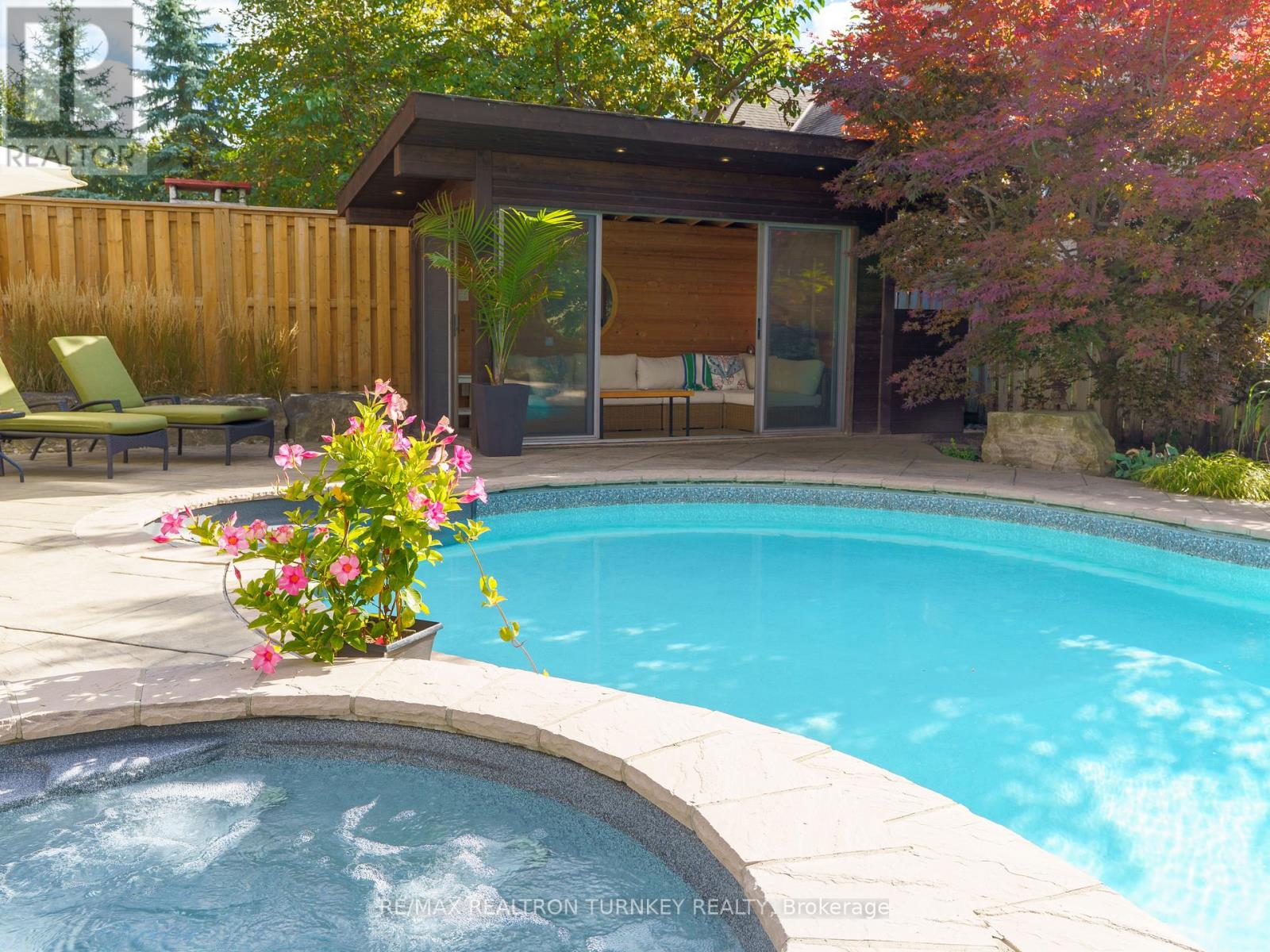 668 Foxcroft Boulevard, Newmarket, Ontario  L3X 1N3 - Photo 6 - N12759342