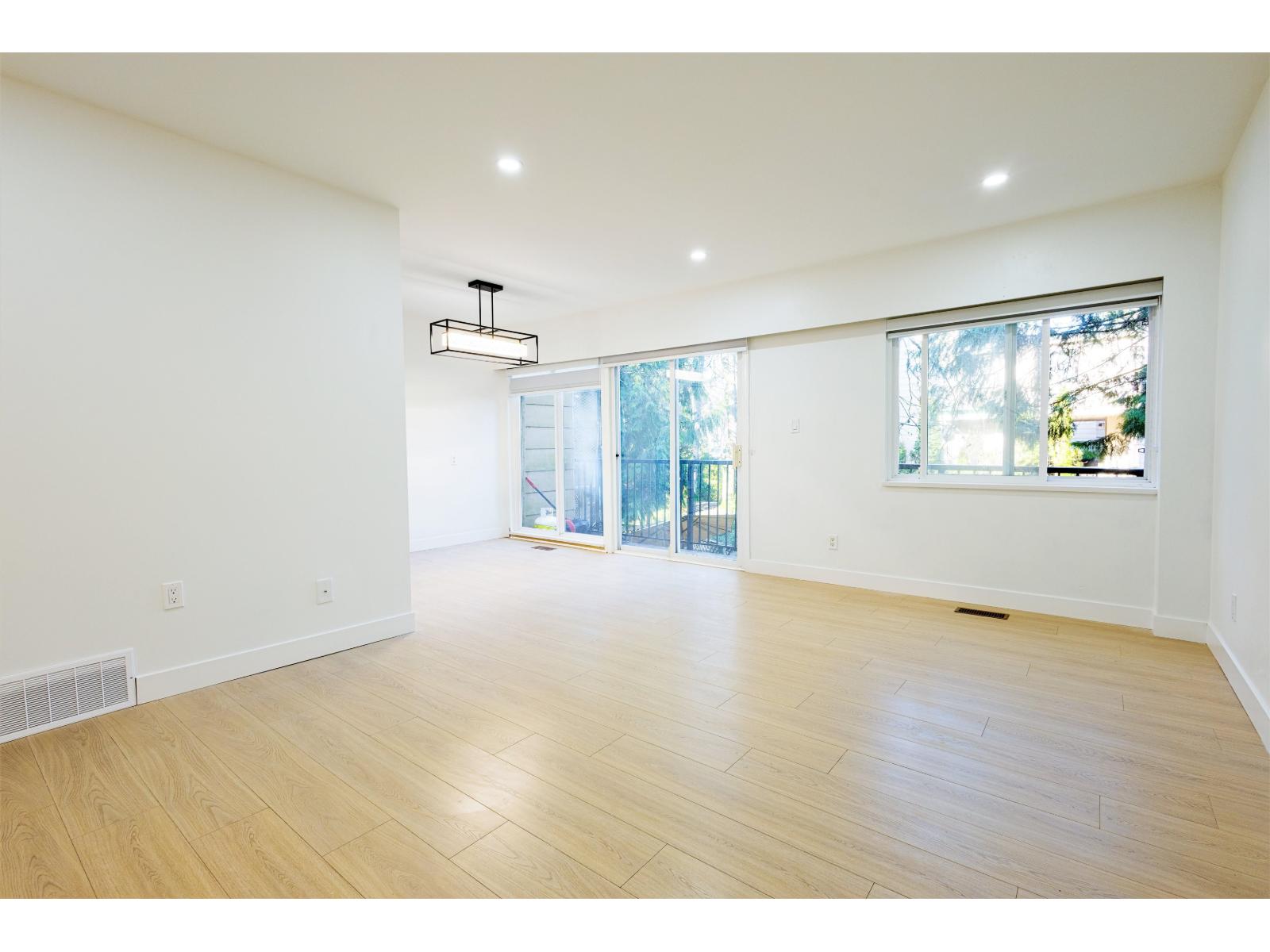 128 15225 105 Avenue, Surrey, British Columbia  V3R 1R9 - Photo 5 - R3085660