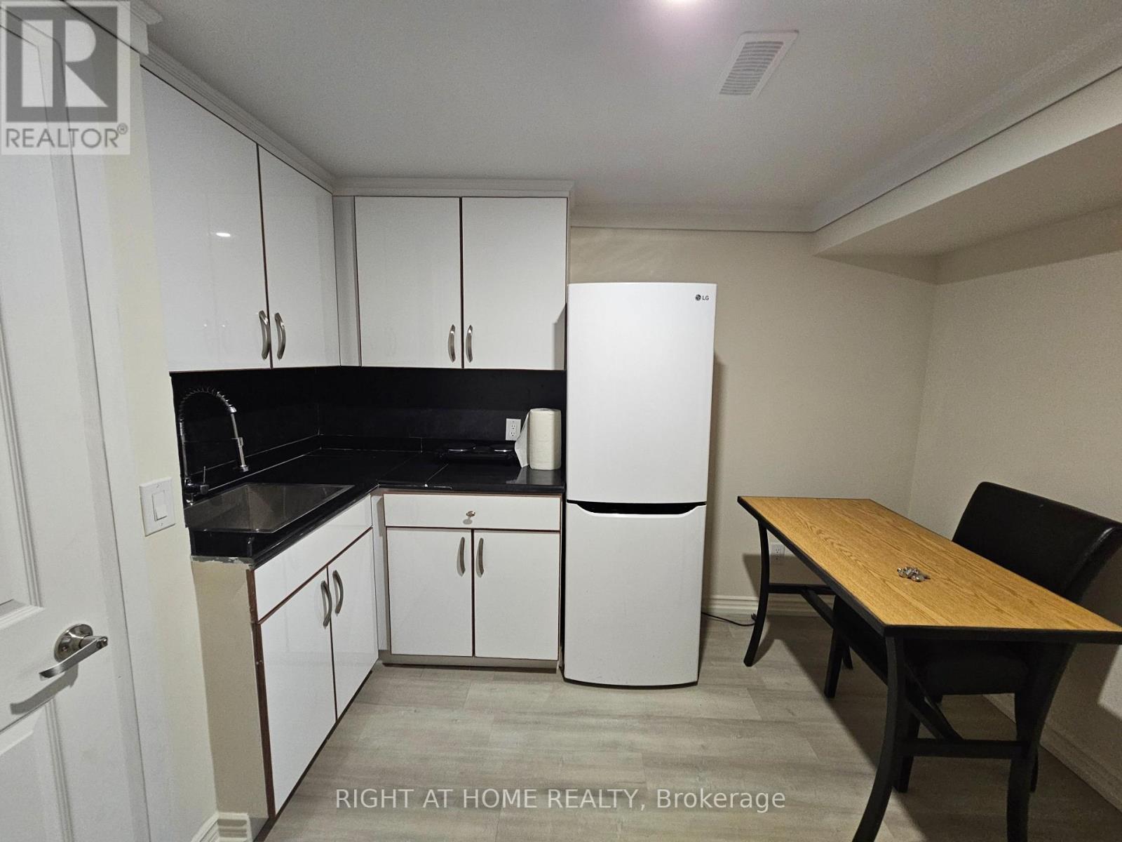 Basement #3 - 55 Dallas Road, Toronto, Ontario  M2R 2J3 - Photo 13 - C12764726