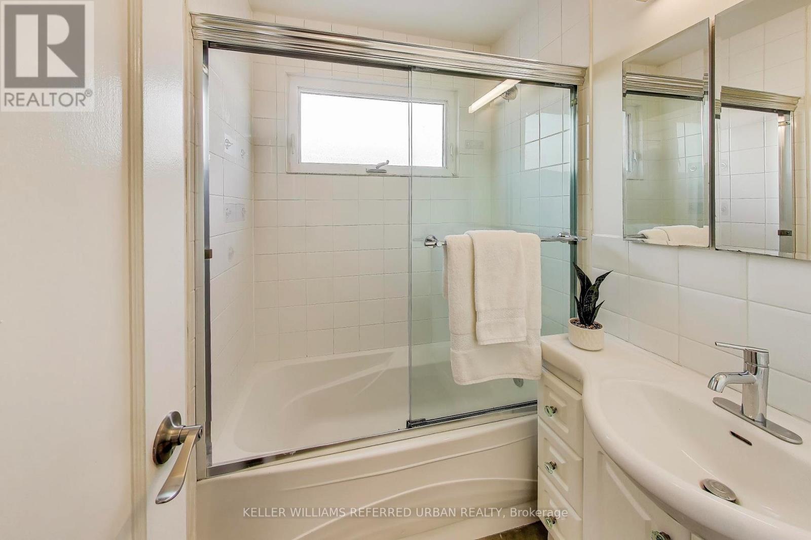 4 Barfield Avenue, Toronto, Ontario  M4J 4N5 - Photo 19 - E12764718