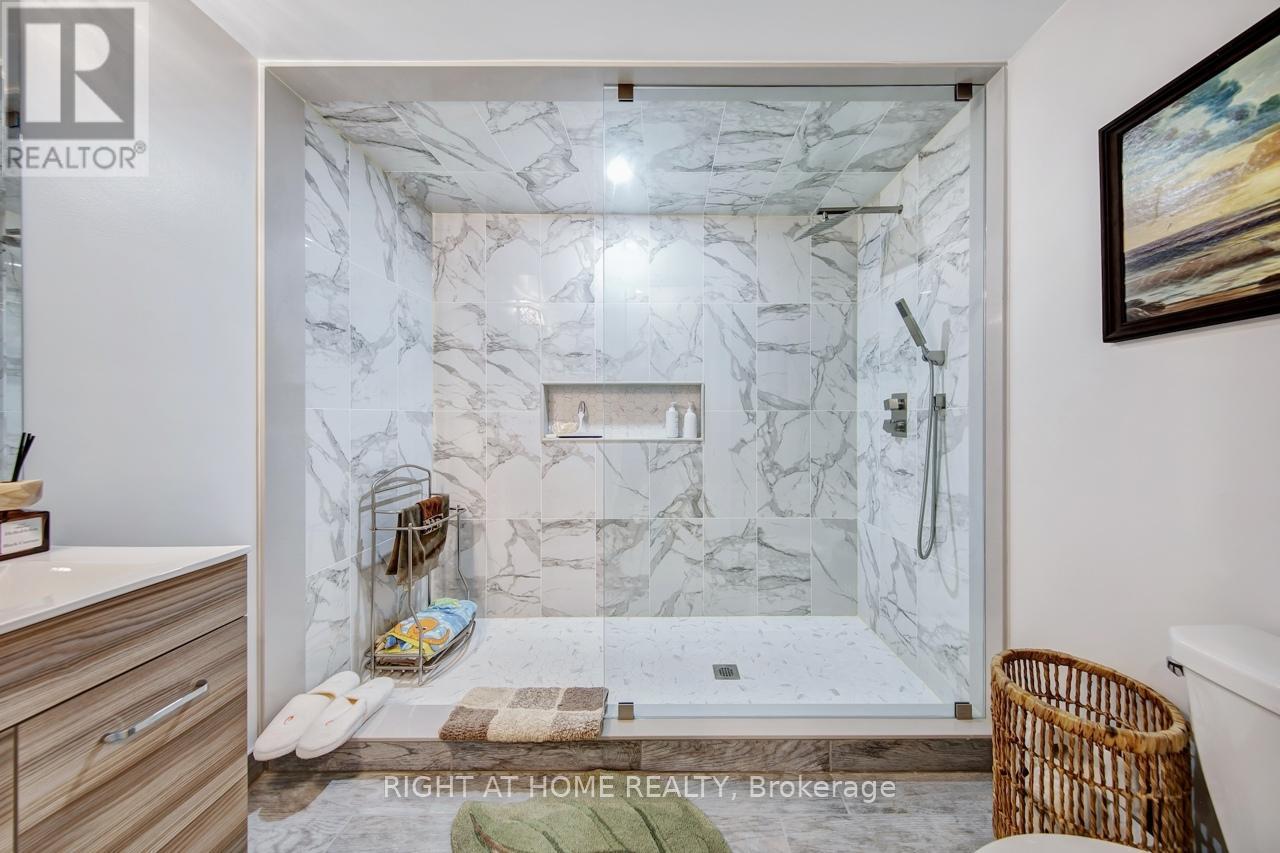 38 Menotti Drive, Richmond Hill, Ontario  L4E 1G6 - Photo 42 - N12764720