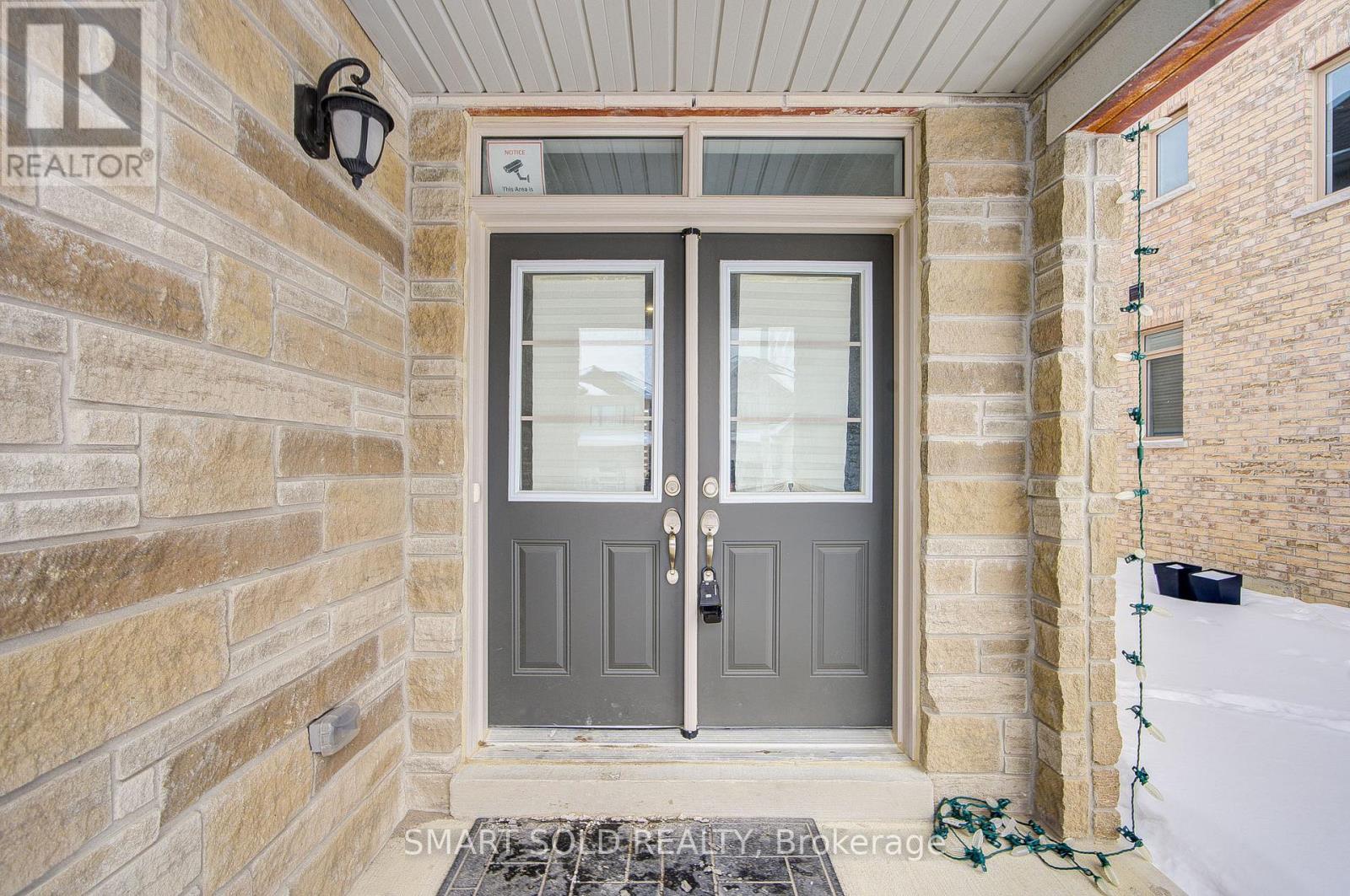 117 Ferragine Crescent, Bradford West Gwillimbury, Ontario  L3Z 4K2 - Photo 2 - N12764732