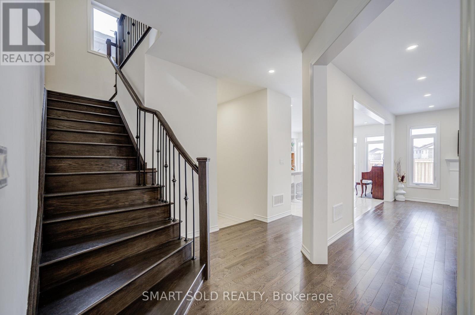 117 Ferragine Crescent, Bradford West Gwillimbury, Ontario  L3Z 4K2 - Photo 5 - N12764732