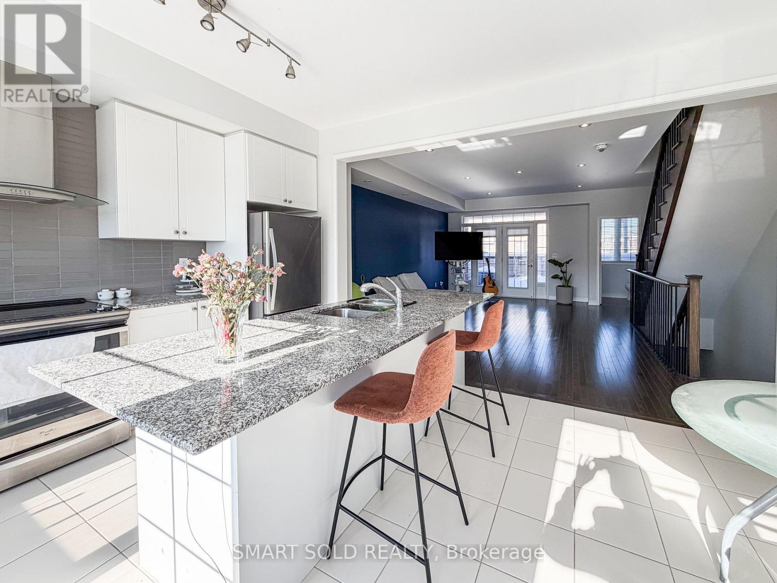 84 Lady Dolores Avenue, Vaughan, Ontario  L6A 4Y4 - Photo 4 - N12764740