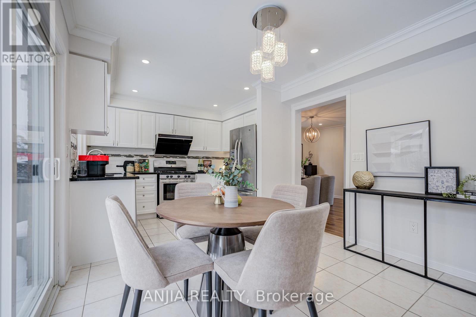 14 Castlemore Avenue, Markham, Ontario  L6C 2B3 - Photo 11 - N12764766