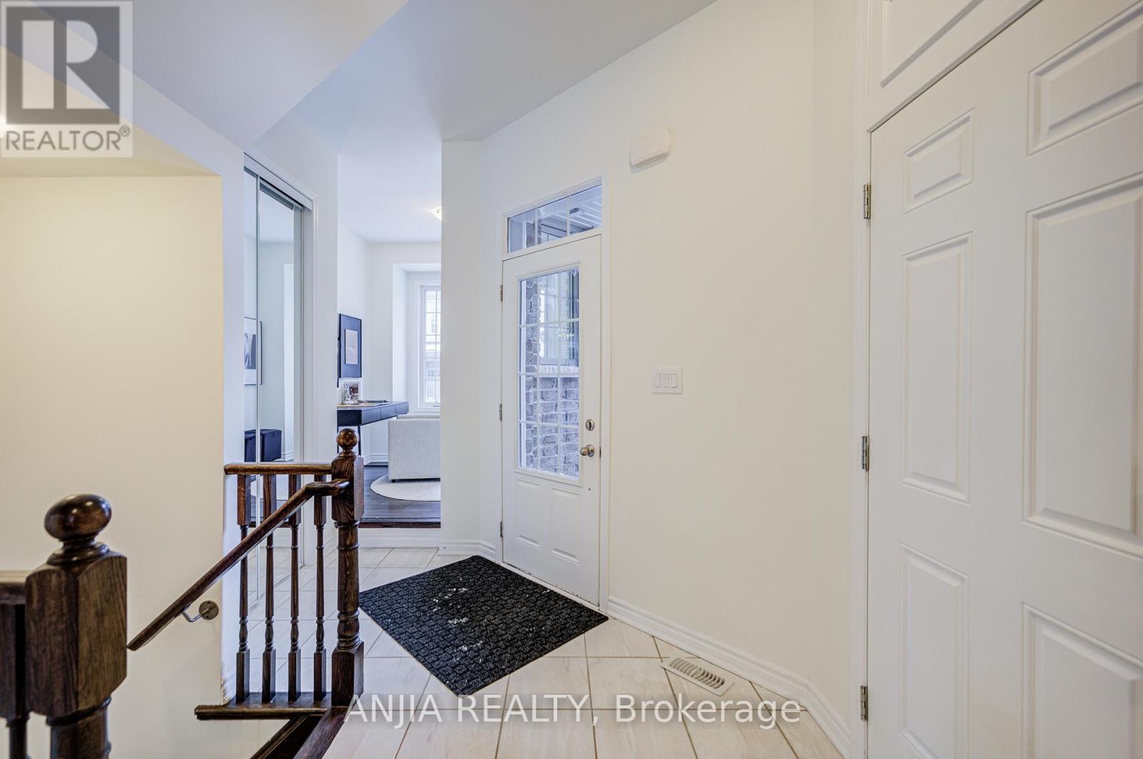 33 Ness Drive, Richmond Hill, Ontario  L4S 0J8 - Photo 5 - N12764770