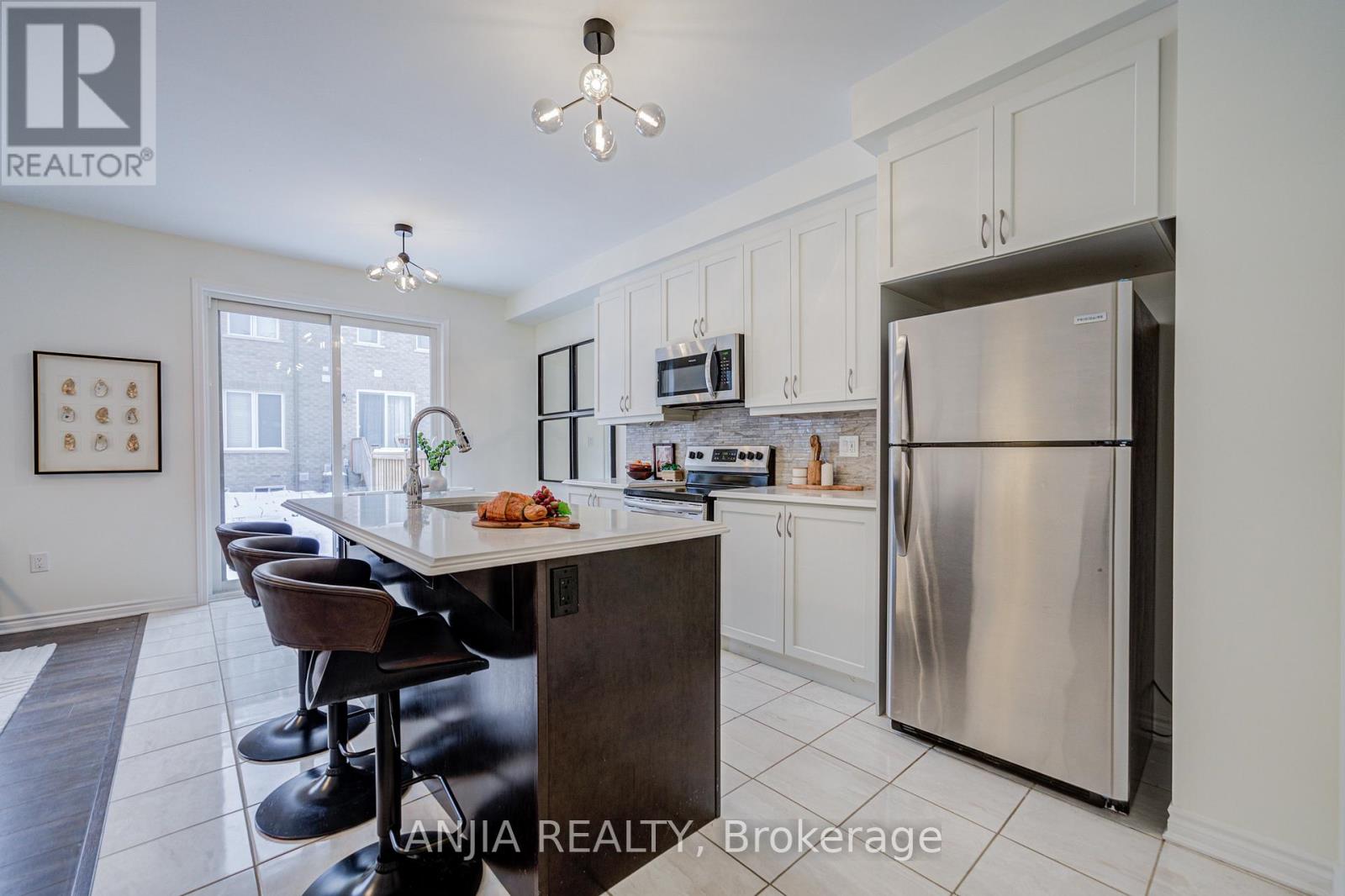 33 Ness Drive, Richmond Hill, Ontario  L4S 0J8 - Photo 8 - N12764770