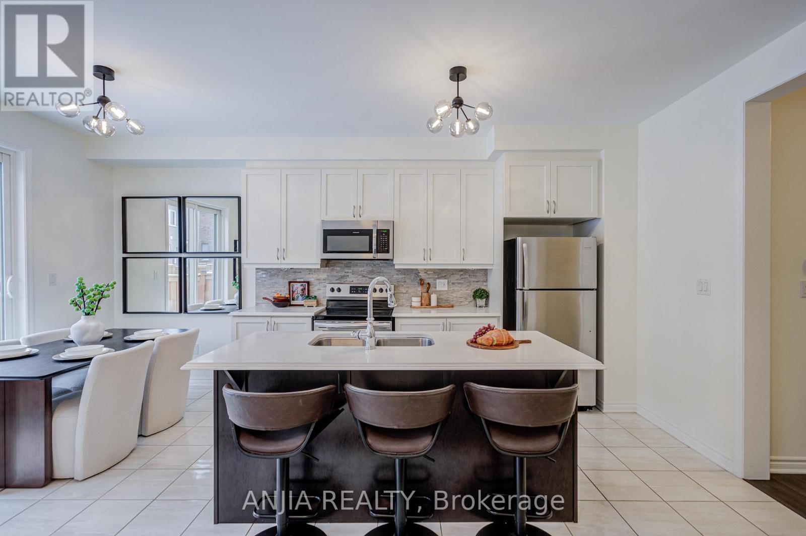 33 Ness Drive, Richmond Hill, Ontario  L4S 0J8 - Photo 9 - N12764770