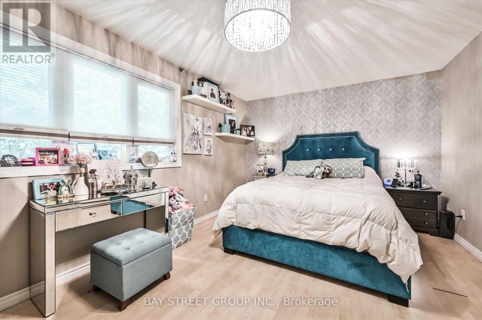 39 Barrington Crescent, Brampton, Ontario  L6Z 1N2 - Photo 15 - W12764768