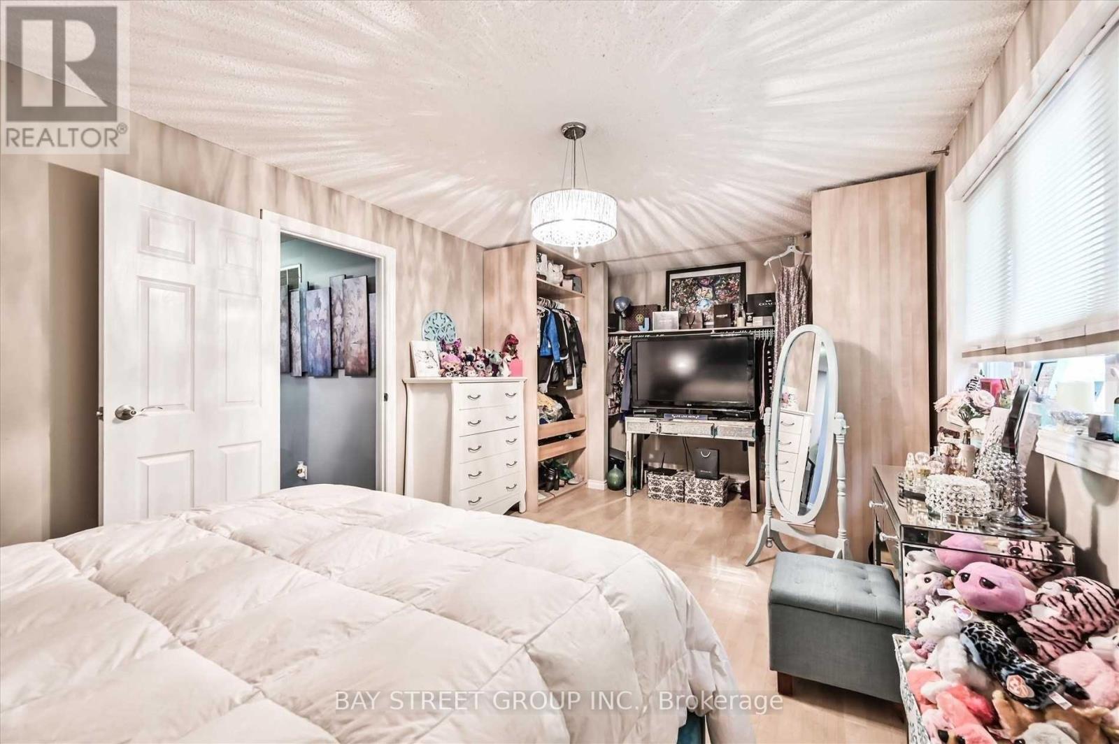 39 Barrington Crescent, Brampton, Ontario  L6Z 1N2 - Photo 16 - W12764768